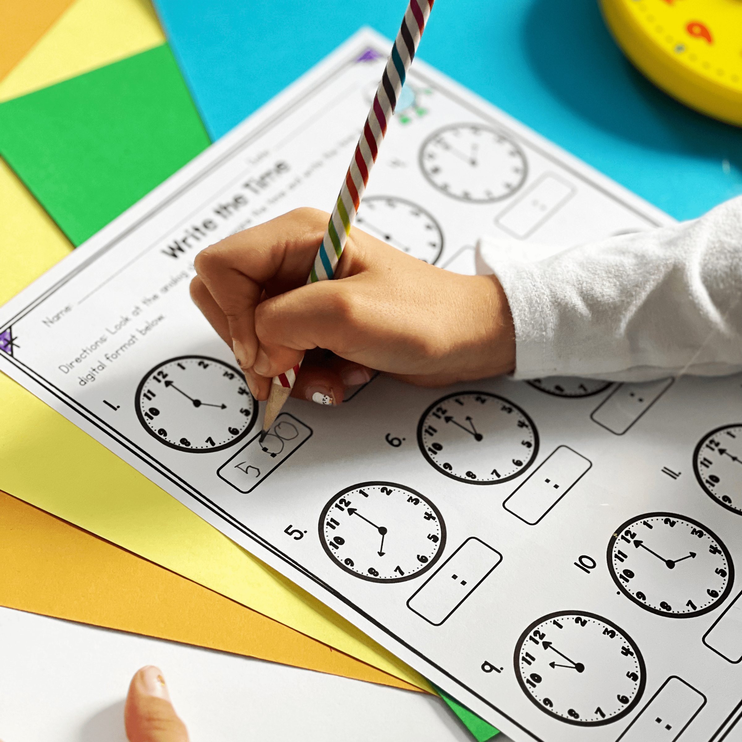 Telling Time to the Hour or Half Hour - 1st Grade Math - 1.MD.B.3 | MA.1.M.2.1 - Image 5